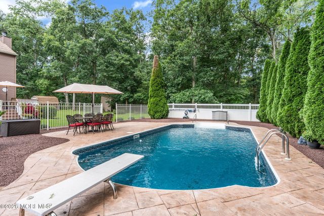 191 Edgemere Court, Toms River, NJ 08755