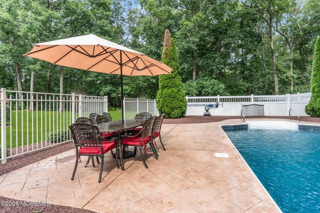 191 Edgemere Court, Toms River, NJ 08755