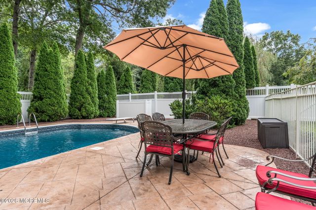 191 Edgemere Court, Toms River, NJ 08755