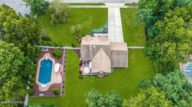 191 Edgemere Court, Toms River, NJ 08755