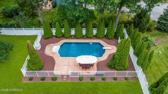 191 Edgemere Court, Toms River, NJ 08755