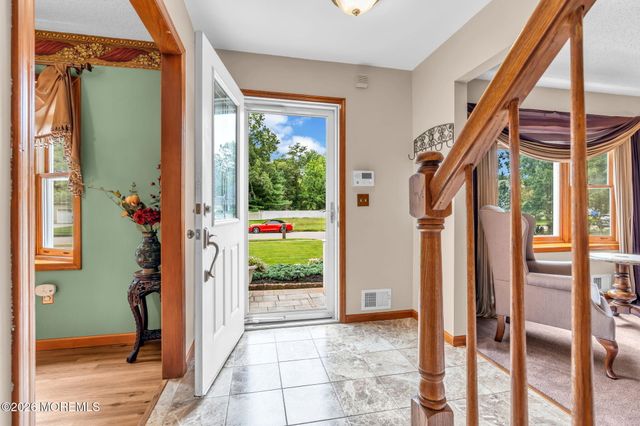 191 Edgemere Court, Toms River, NJ 08755