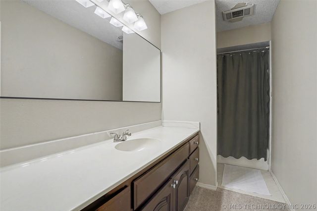 5733 E 97th Place, Tulsa, OK 74137
