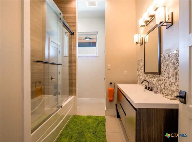 125 W Granite Oaks Drive, Burnet, TX 78611