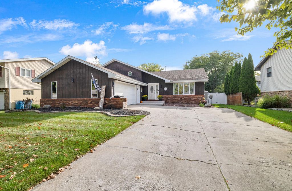 8355 Blaine Place, Crown Point, IN 46307