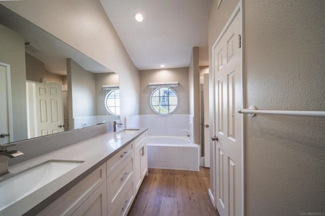 8625 Via Mallorca Unit C, La Jolla, CA 92037