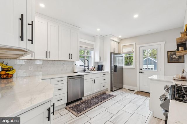 810 COLLINGS AVE, Collingswood, NJ 08107
