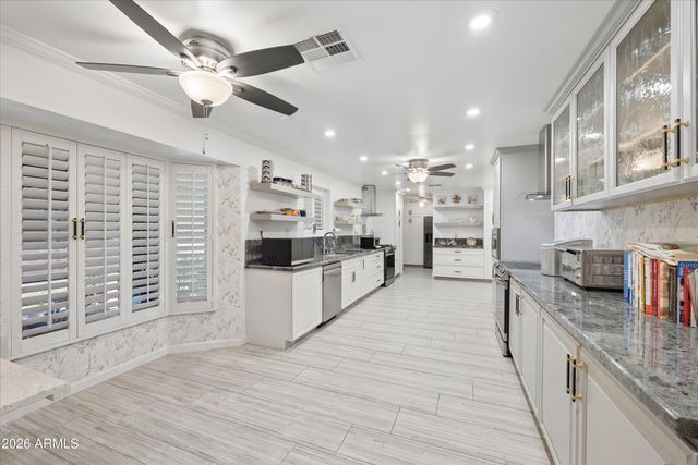 5738 N 24TH Street, Phoenix, AZ 85016