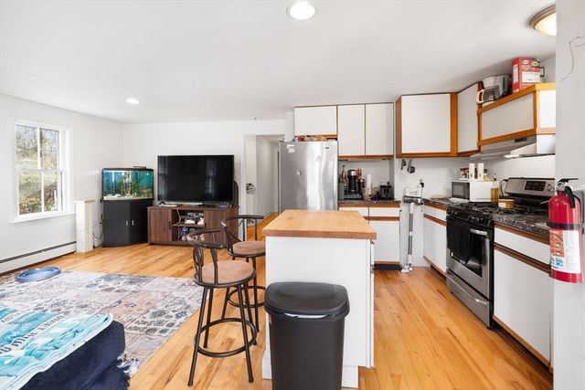 251 Woods Hole Rd, Falmouth, MA 02540