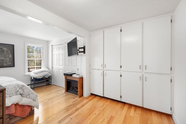 251 Woods Hole Rd, Falmouth, MA 02540