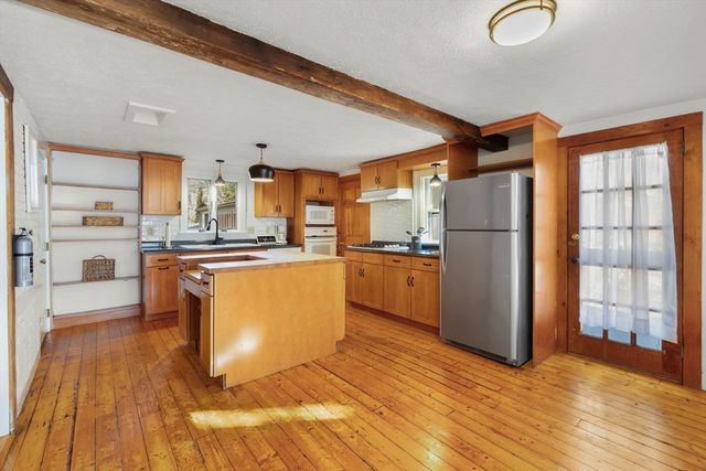 251 Woods Hole Rd, Falmouth, MA 02540