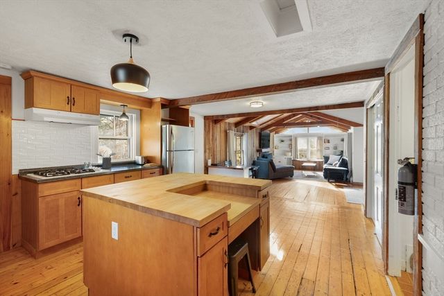 251 Woods Hole Rd, Falmouth, MA 02540