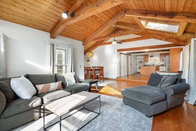 251 Woods Hole Rd, Falmouth, MA 02540