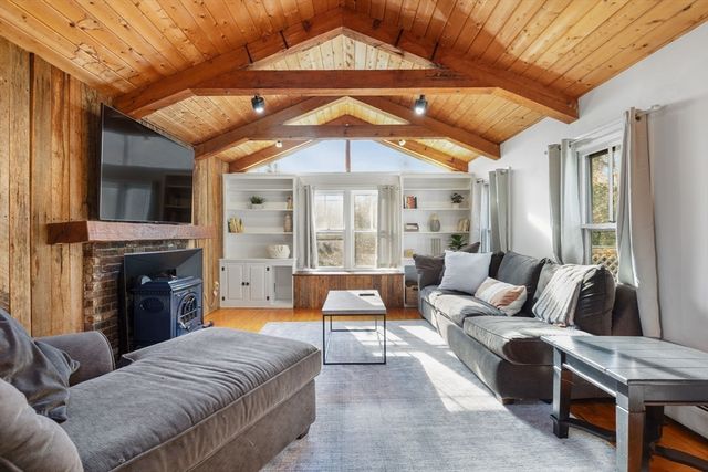 251 Woods Hole Rd, Falmouth, MA 02540