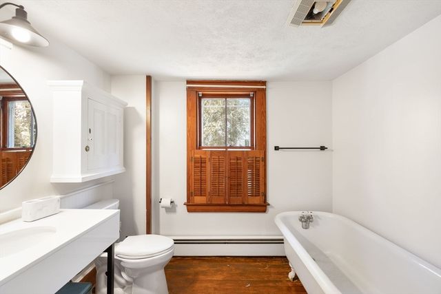 251 Woods Hole Rd, Falmouth, MA 02540