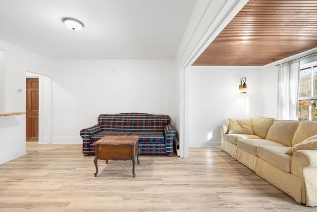 251 Woods Hole Rd, Falmouth, MA 02540