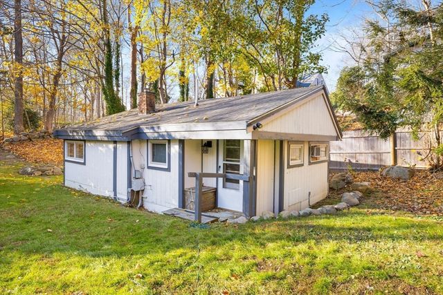 251 Woods Hole Rd, Falmouth, MA 02540