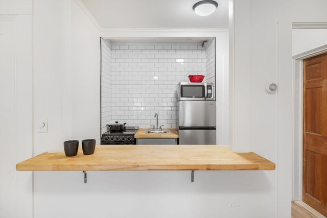 251 Woods Hole Rd, Falmouth, MA 02540