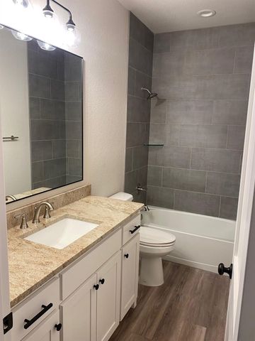 403 6TH Street B, Midlothian, TX 76065