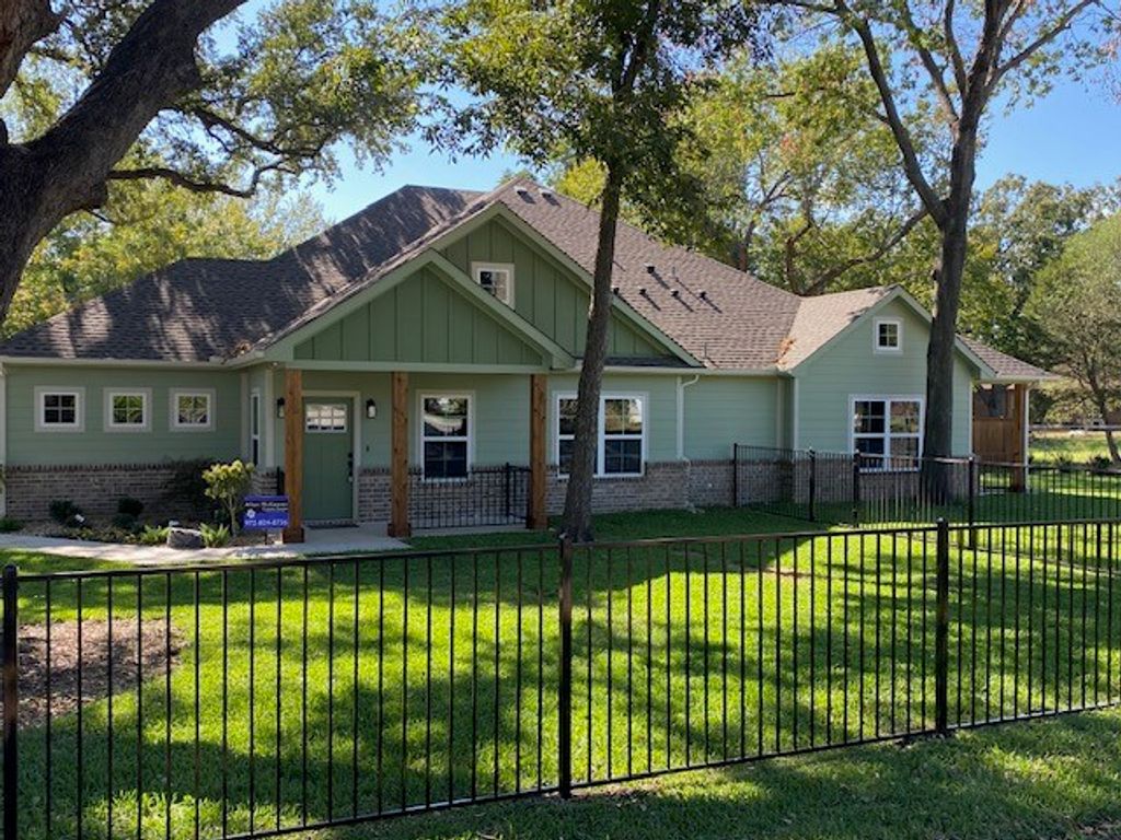 403 6TH Street B, Midlothian, TX 76065