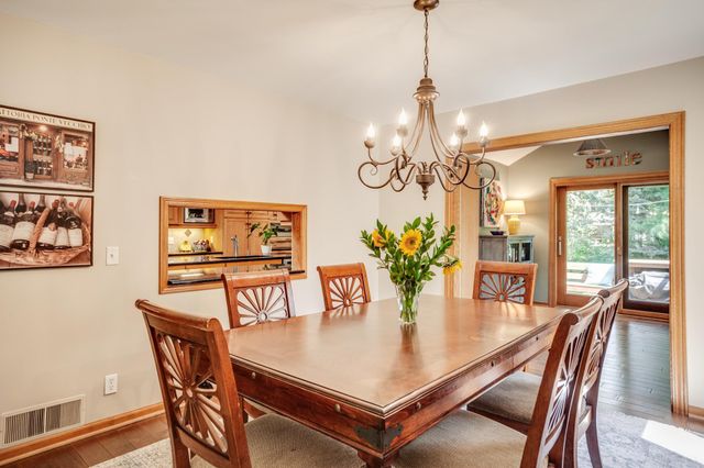 1395 Farmdale Road, Mendota Heights, MN 55118