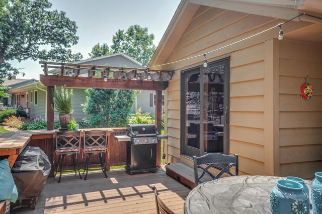 1395 Farmdale Road, Mendota Heights, MN 55118