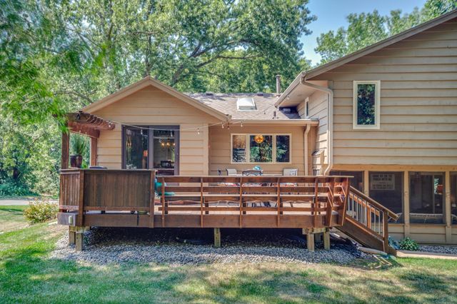 1395 Farmdale Road, Mendota Heights, MN 55118