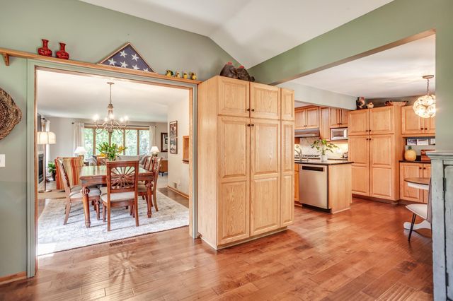 1395 Farmdale Road, Mendota Heights, MN 55118