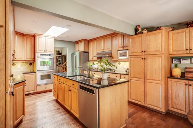 1395 Farmdale Road, Mendota Heights, MN 55118