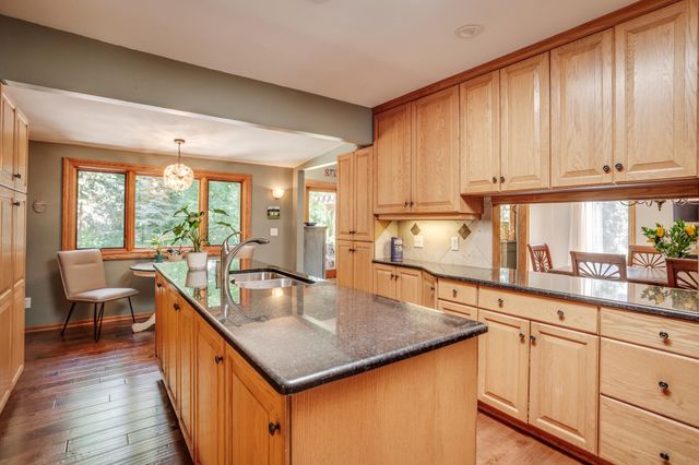 1395 Farmdale Road, Mendota Heights, MN 55118