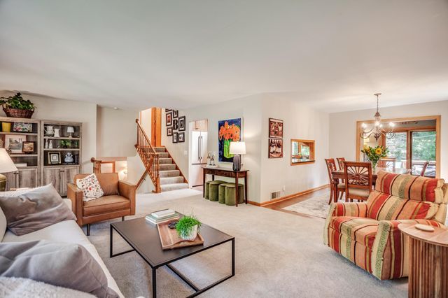 1395 Farmdale Road, Mendota Heights, MN 55118