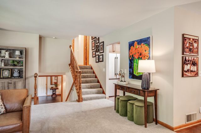 1395 Farmdale Road, Mendota Heights, MN 55118