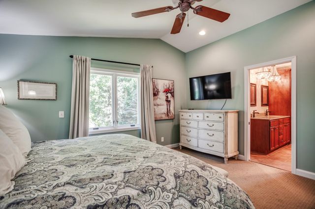 1395 Farmdale Road, Mendota Heights, MN 55118