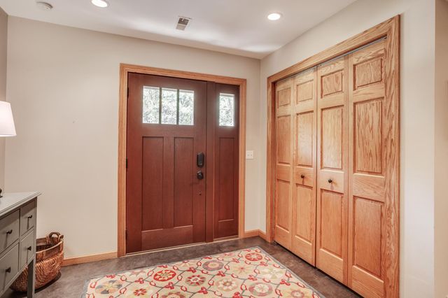 1395 Farmdale Road, Mendota Heights, MN 55118