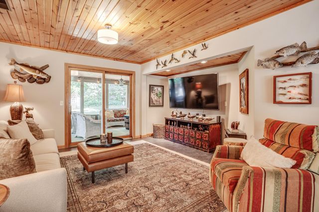 1395 Farmdale Road, Mendota Heights, MN 55118