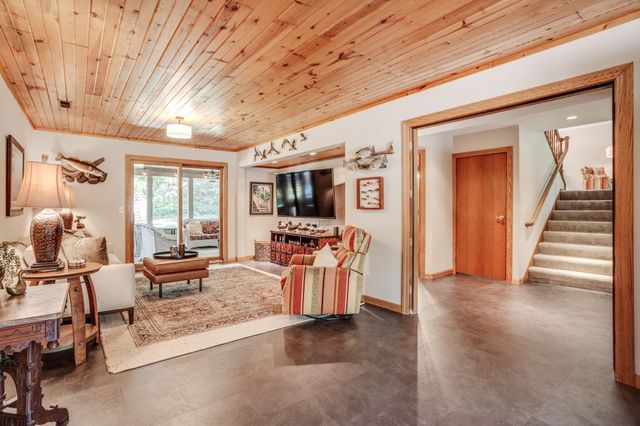 1395 Farmdale Road, Mendota Heights, MN 55118
