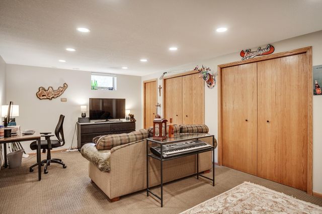 1395 Farmdale Road, Mendota Heights, MN 55118