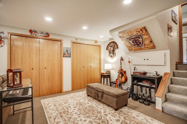 1395 Farmdale Road, Mendota Heights, MN 55118