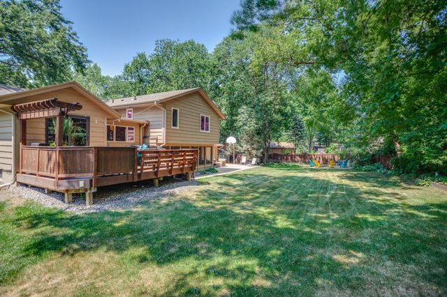 1395 Farmdale Road, Mendota Heights, MN 55118