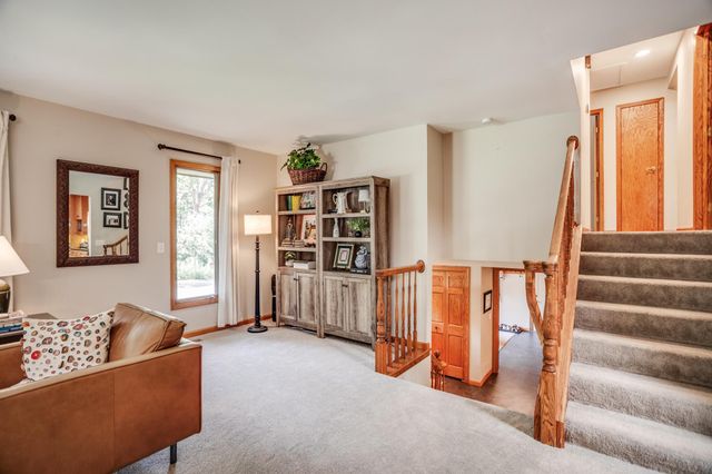 1395 Farmdale Road, Mendota Heights, MN 55118