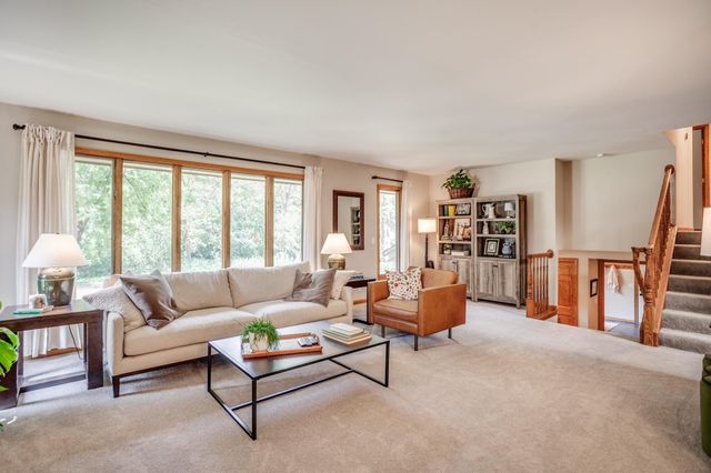 1395 Farmdale Road, Mendota Heights, MN 55118