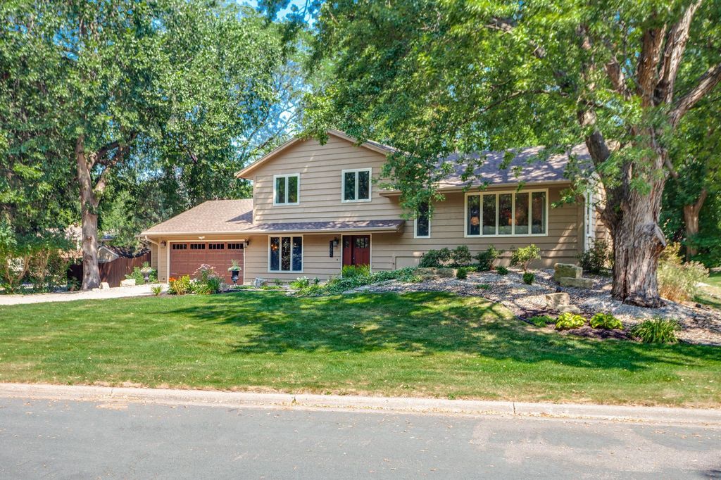 1395 Farmdale Road, Mendota Heights, MN 55118