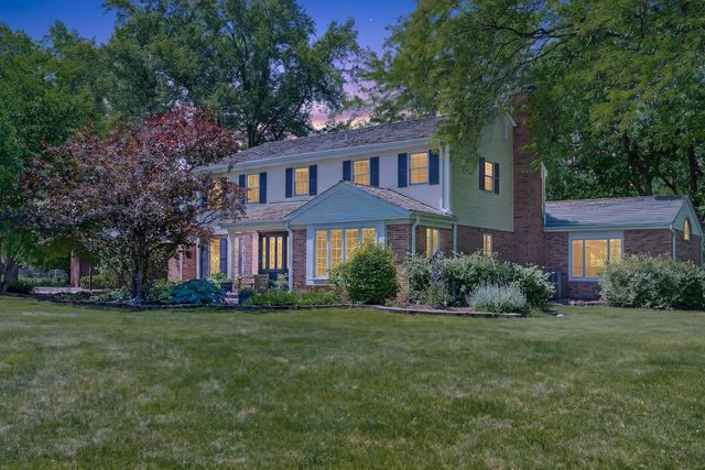 38 Forest Hills Road, Lake Bluff, IL 60044