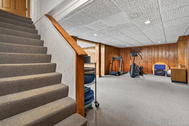 38 Forest Hills Road, Lake Bluff, IL 60044