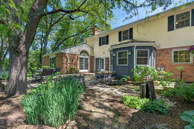 38 Forest Hills Road, Lake Bluff, IL 60044