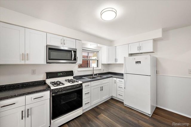 1687 Fontaine Avenue, Madison Heights, MI 48071