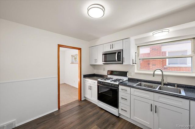 1687 Fontaine Avenue, Madison Heights, MI 48071