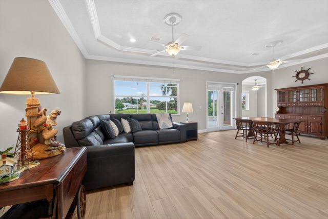 512 SW Lake Manatee Way, Port St Lucie, FL 34986