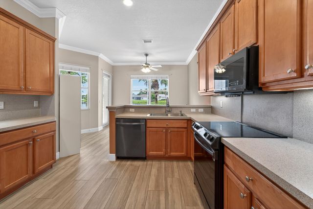 512 SW Lake Manatee Way, Port St Lucie, FL 34986