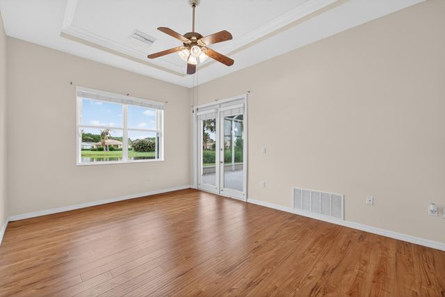 512 SW Lake Manatee Way, Port St Lucie, FL 34986